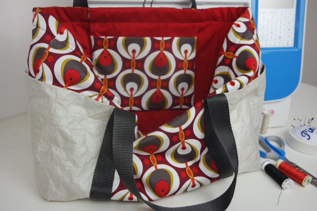 Kostenloses Schnittmuster und Anleitung für eine große Tasche.